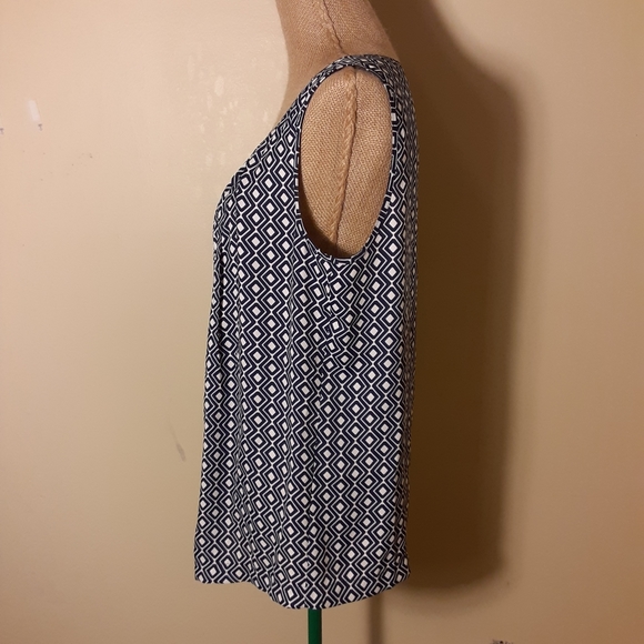 LOFT navy&white diamond print sleeveless top med - Picture 3 of 6